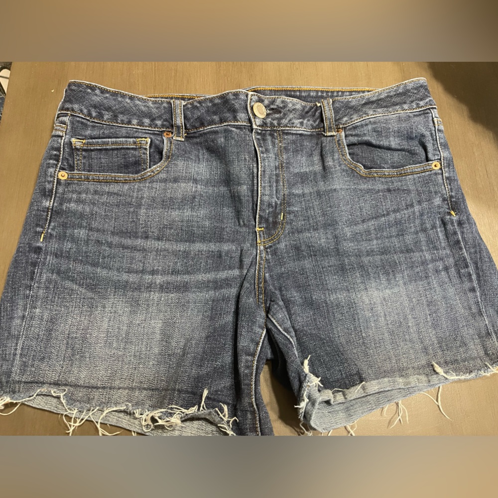 American Eagle shorts.  Size 18.  Super Stretch. Midi